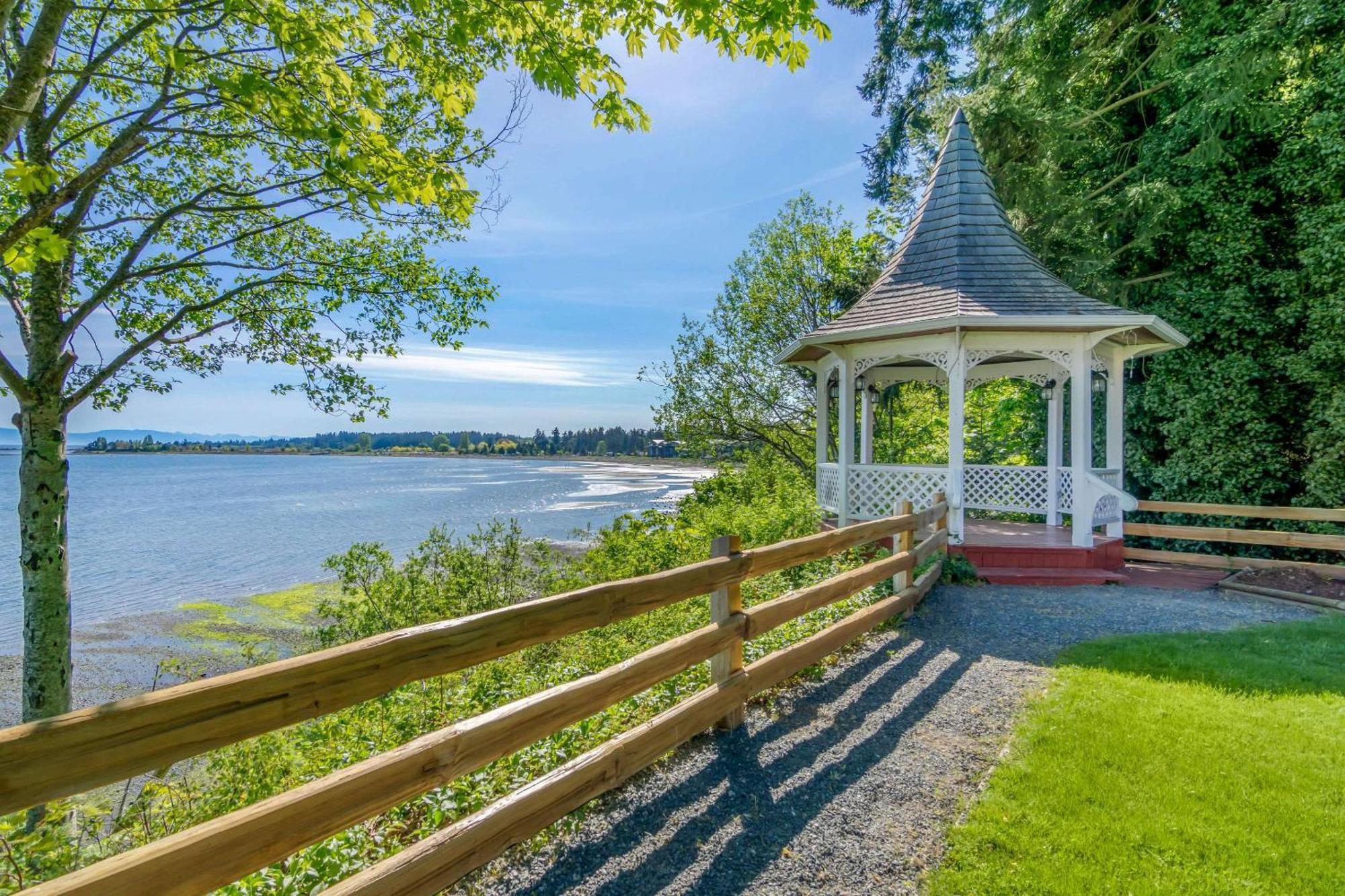 Bayside Oceanfront Resort Parksville Zewnętrze zdjęcie